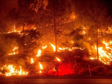 Incendios en California dejan un muerto y fuerzan miles de evacuaciones