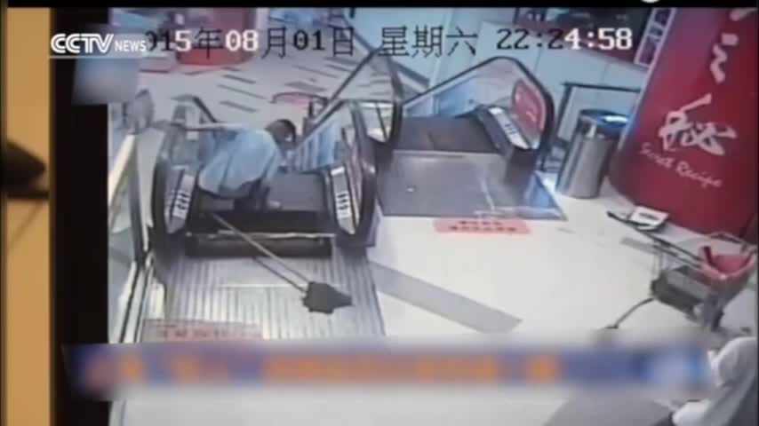 Video: Un hombre pierde su pierna en nuevo accidente en escalera mecánica en China