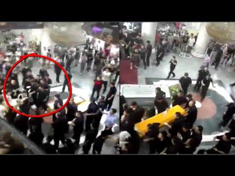 Video: Mujer que cayó en escalera mecánica es llevada a centro comercial culpable de su muerte