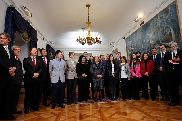 Bancada del PS y directiva expresaron su apoyo a Presidenta Bachelet