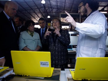 Presidenta espera entregar 300 mil computadores a escolares en su mandato