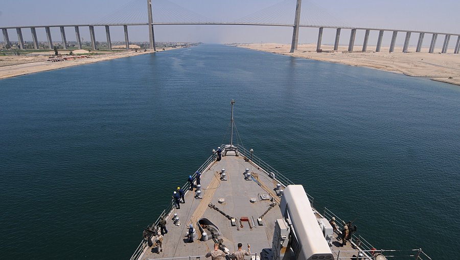 Egipto se viste de gala para inaugurar el flamante canal de Suez