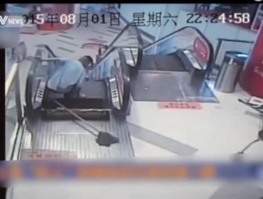 Video: Un hombre pierde su pierna en nuevo accidente en escalera mecánica en China