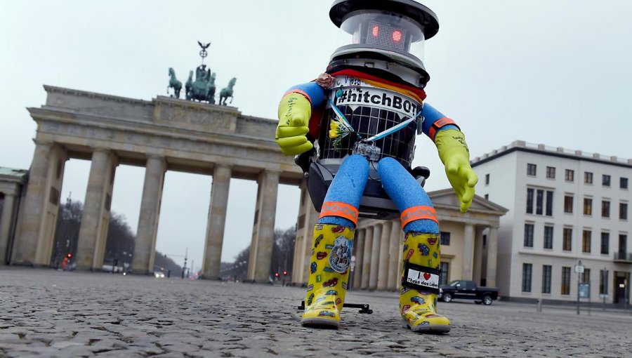 HitchBOT, el robot-experimento que dependía de la generosidad de los humanos