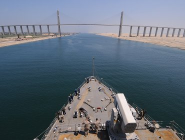 Egipto se viste de gala para inaugurar el flamante canal de Suez