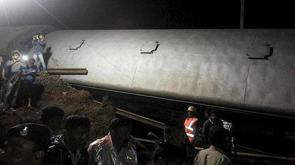 Al menos 27 muertos en accidente de dos trenes en la India