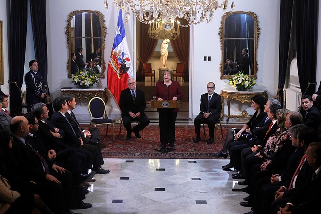 Bachelet dice que no hay cabida para actitudes que no aporten al diálogo