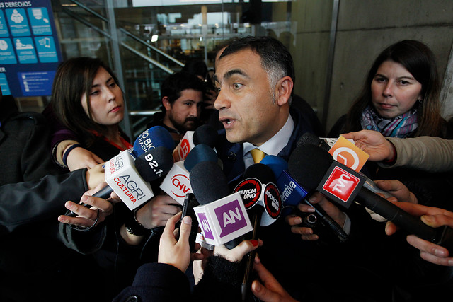 Fiscal exhibe declaración de ministro Undurraga en formalización del caso basura
