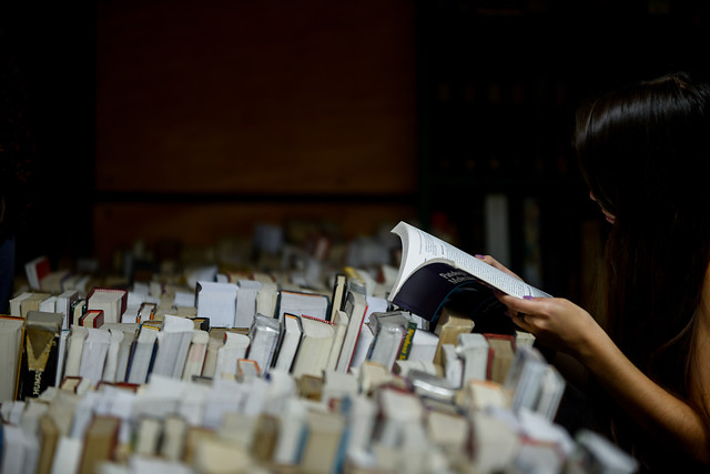 Presentan libro que devela lazos de Corbalán y la CNI con la farándula de los 80