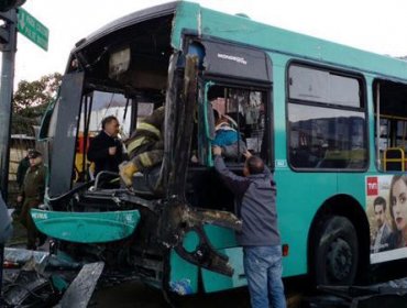 Colisión múltiple de buses del Transantiago termina con 15 lesionados