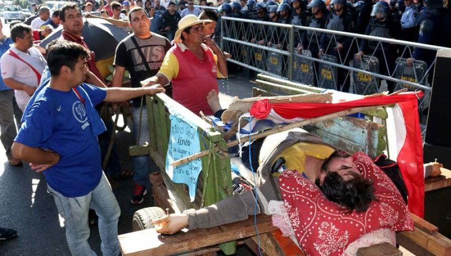 Crucifixiones, una forma extrema de reclamar derechos laborales en Paraguay