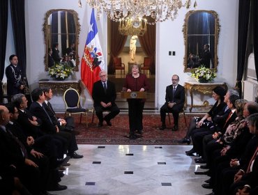 Bachelet dice que no hay cabida para actitudes que no aporten al diálogo