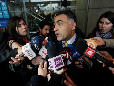 Fiscal exhibe declaración de ministro Undurraga en formalización del caso basura