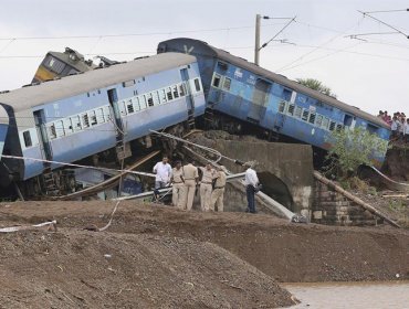 Dos siniestros de tren elevan a más de 200 los muertos por lluvias en India