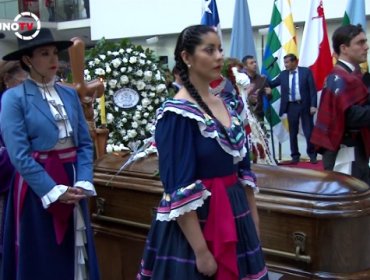 Video: Emotivo velatorio de Margot Loyola en el centro cultural de La Moneda.