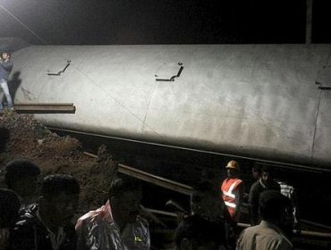 Al menos 27 muertos en accidente de dos trenes en la India