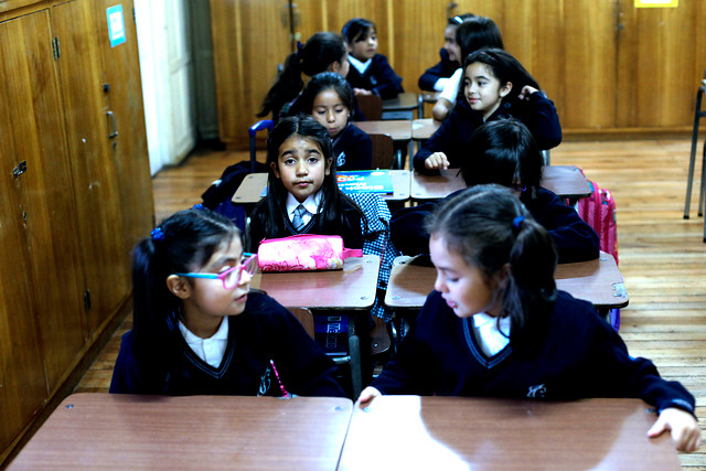 Mineduc evaluará esta tarde la suspensión de clases