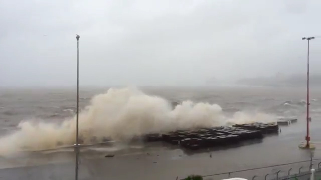 Video: Temporal en Valparaíso trae consigo grandes marejadas en el borde costero