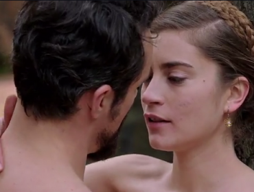 Vitalia vuelve a sorprender con osada escena en La Poseída