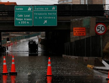 Reponen el tránsito en paso bajo nivel de Av. Kennedy con Américo Vespucio