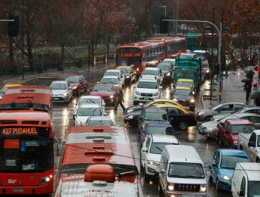 180 brigadas de Chilectra trabajan para reponer la electricidad en la capital