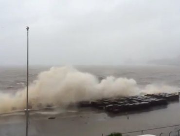 Video: Temporal en Valparaíso trae consigo grandes marejadas en el borde costero