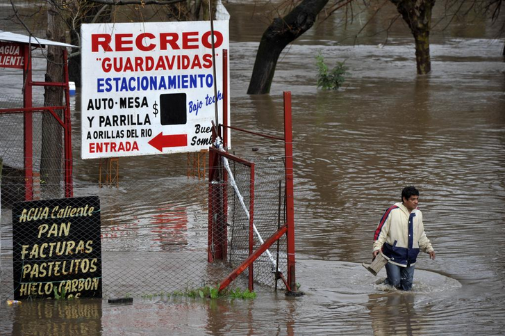 Intensa lluvia provoca inundaciones y deja cientos de evacuados en Argentina