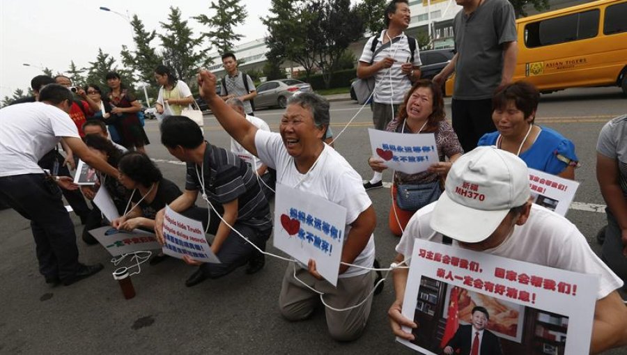 Familiares de las víctimas exigen más información de la búsqueda del MH370