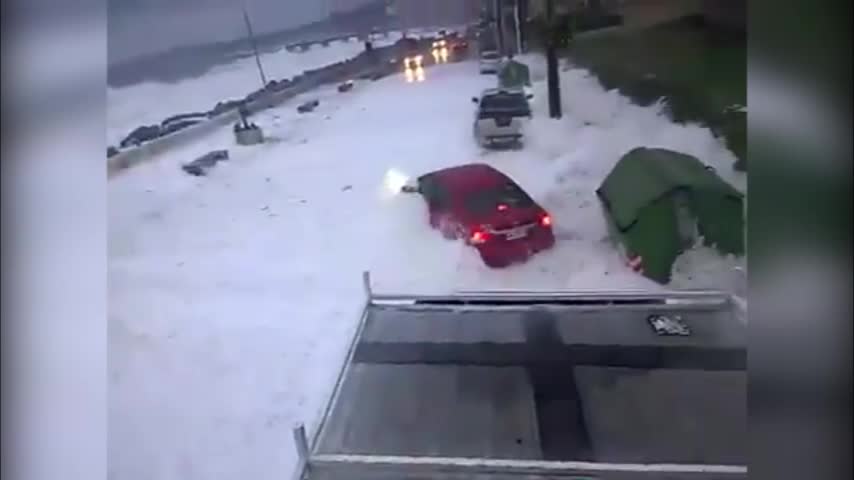 Video: Con fuertes marejadas y viento se vive el temporal de mal tiempo en Viña del Mar