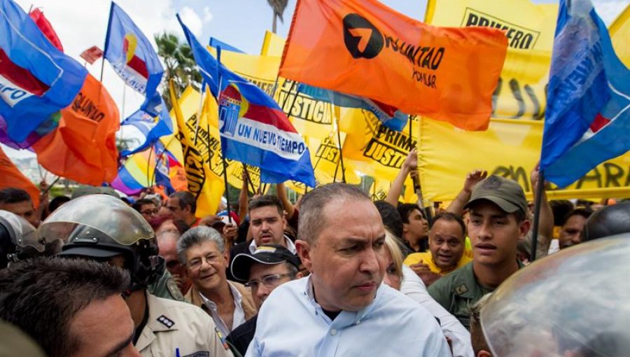 Camino a legislativas venezolanas echa a andar con pugna dentro de oposición