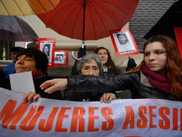 Víctimas de la dictadura cuestionan al Ejército por mantener grado a Contreras