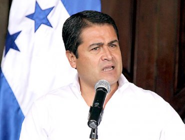 Hernández dice respetará decisión que surja del diálogo que acompaña la OEA