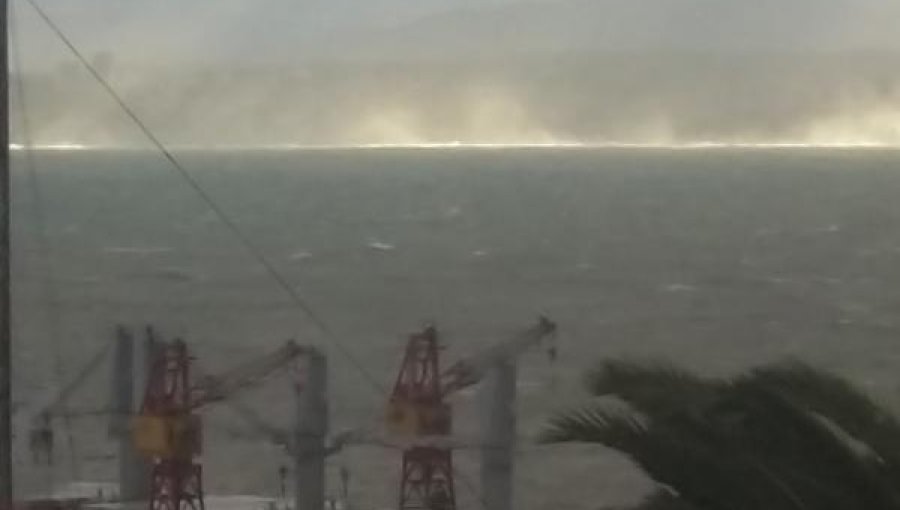 Noche y amanecer de horror se vive en Viña y Valparaíso: Fotos muestran fuerza de Temporal