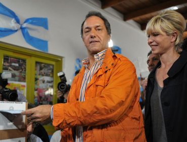 Primarias en Argentina: Kirchnerista Scioli aventaja a conservador Macri