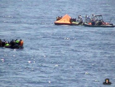 Guardia Costera italiana rescata a 345 inmigrantes frente a las costas libias