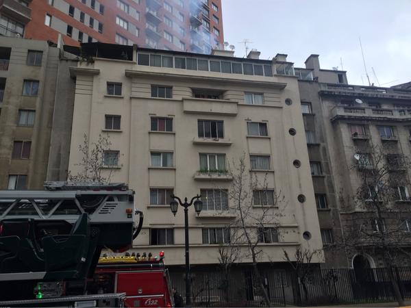 Incendio afectó a departamento en Diagonal Paraguay en Santiago