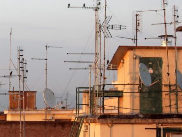 Roma limpia sus tejados de antenas para el Jubileo