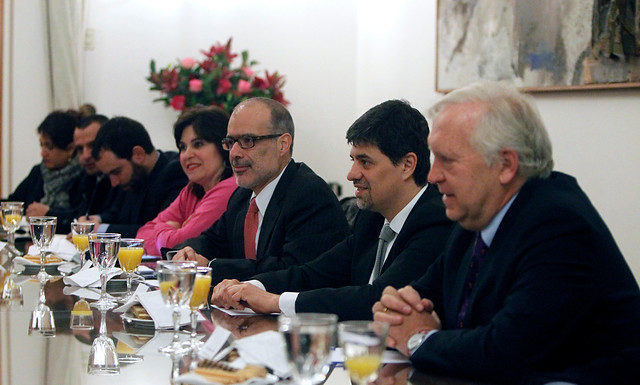 Realizan reunión extraordinaria del comité político en La Moneda