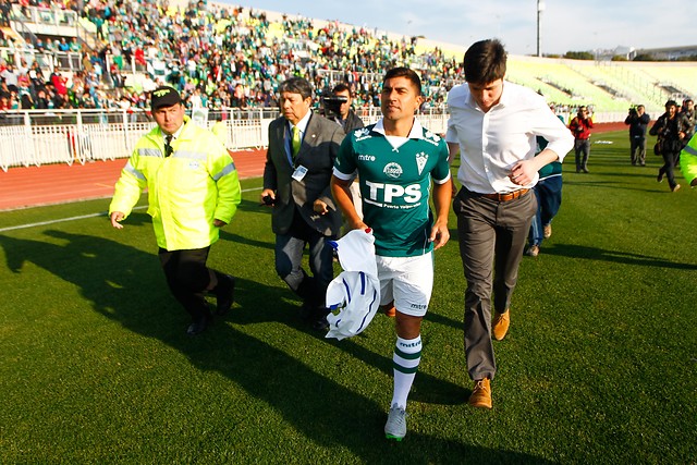 Pizarro sufrió microdesgarro y en Wanderers tendrán que seguir esperando