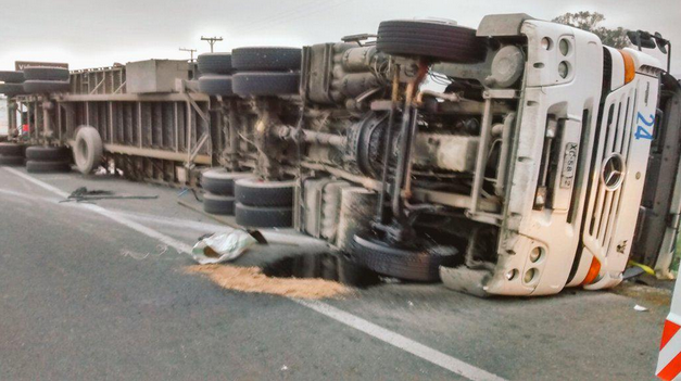 Volcamiento de container provocó atochamiento en la Ruta 68, en Casablanca