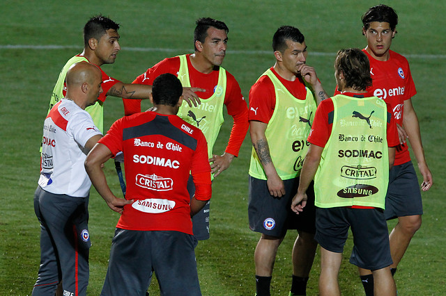 Paredes y continuidad de Sampaoli en la Roja: "Estoy feliz porque se queda"