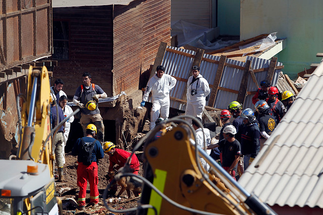 Sepultan a 2 víctimas de aluvión en Tocopilla y sigue búsqueda de desaparecida