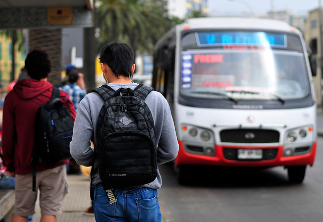 Proyecto busca sancionar a buses que no respeten el pago con pase escolar