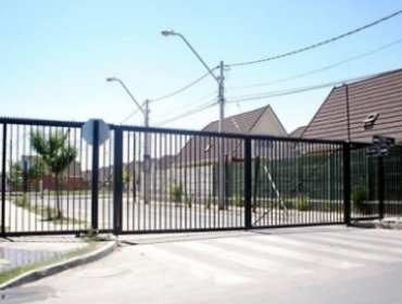 Medio centenar de familias sufren en Villa Bernales por casas mal construidas