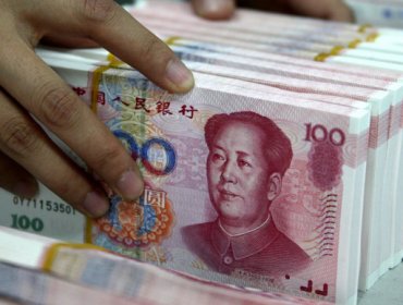 Banco central chino rebaja tipo de cambio de referencia del yuan otro 1,62 %