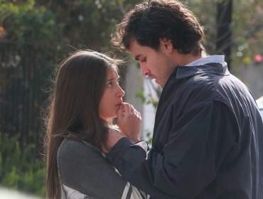 Cayó en la tentación: Cura Claudio besó a Sandra en Matriarcas