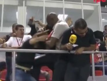 Video: Entrenador de Costa Rica protagoniza gran pelea contra hincha