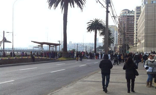 Valparaíso: Profesores protestaron irrumpiendo el tránsito en avenida Errázuriz