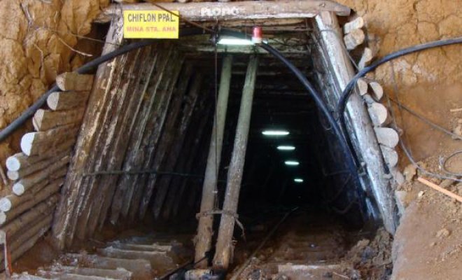 Mineros de Curanilahue protestan bajo tierra por el no pago de sus sueldos