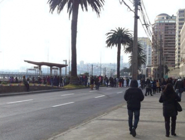 Valparaíso: Profesores protestaron irrumpiendo el tránsito en avenida Errázuriz